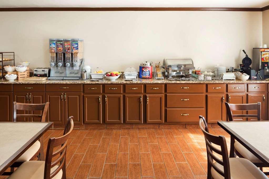Country Inn & Suites By Radisson, Grand Rapids Airport, Mi Restoran gambar
