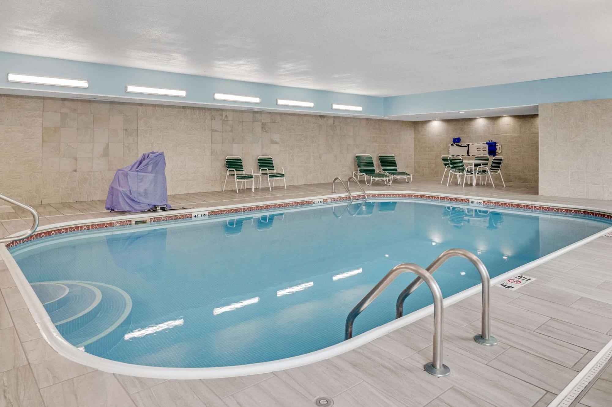 Country Inn & Suites By Radisson, Grand Rapids Airport, Mi Luaran gambar