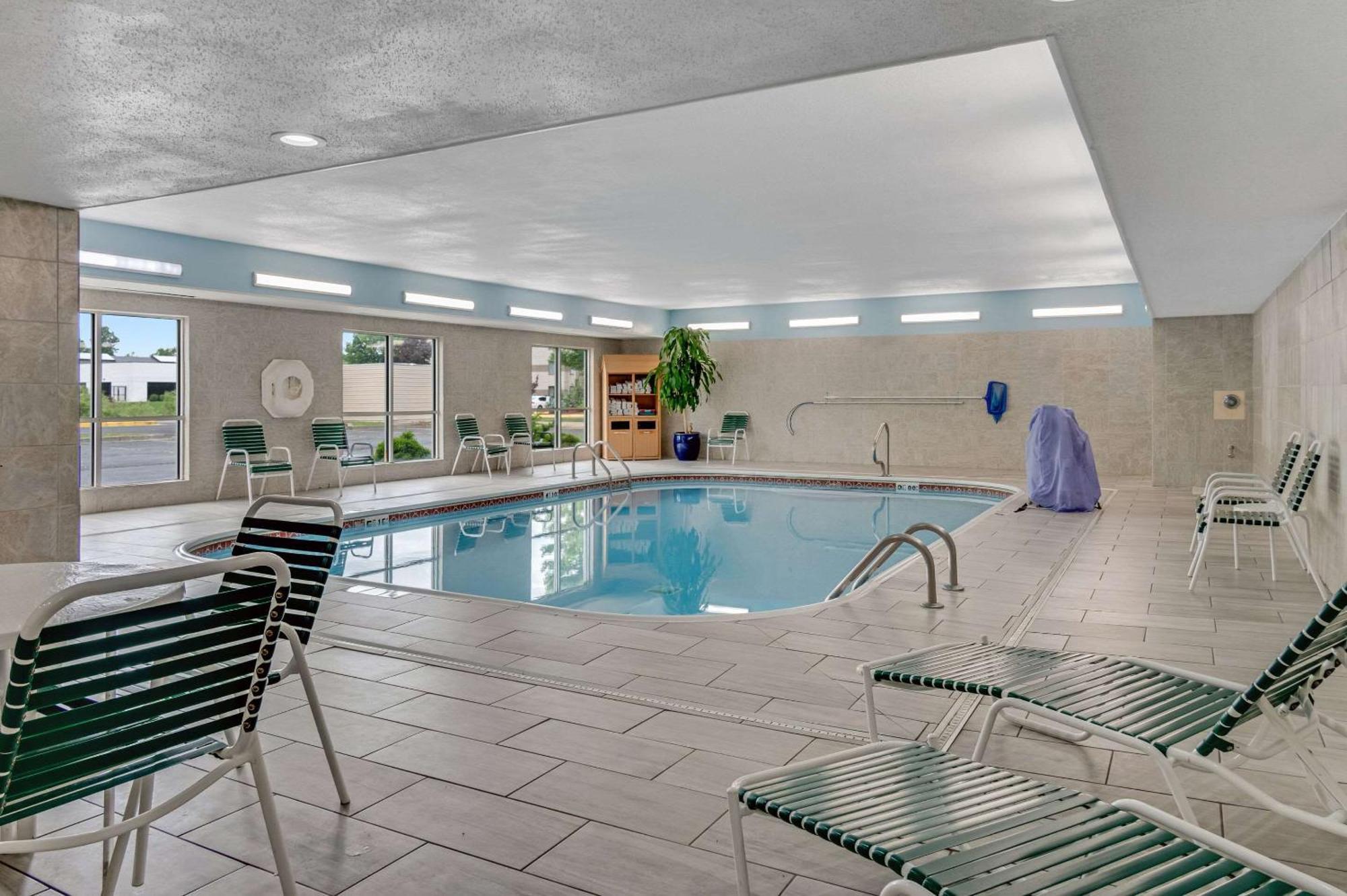 Country Inn & Suites By Radisson, Grand Rapids Airport, Mi Luaran gambar